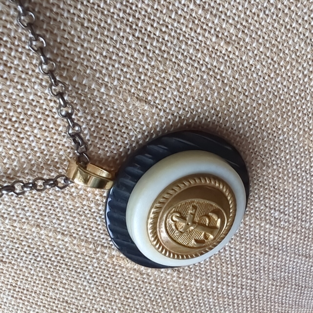 WHIMSY HOUSE I Upcycled Vintage Button Gold Metal Anchor Pendant Necklace - Picture 5 of 9